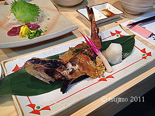 子持ちハタハタを焼いたものに味噌が付いています。<br />タマゴの部分が生焼けで小骨が多いのが少々難ですが、おいしいですよ。<br />