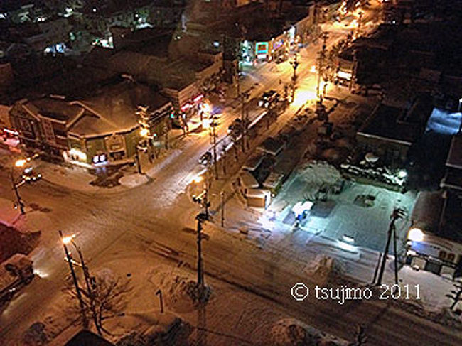 お店から出た後の雪道は、雪に足をとられ「滑るわ、転ぶわ」でグチャグチャ、ホテルまで地獄の道のりでした。