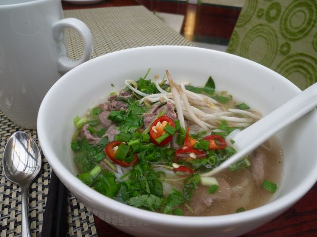 奥さんはフォーも食べました。