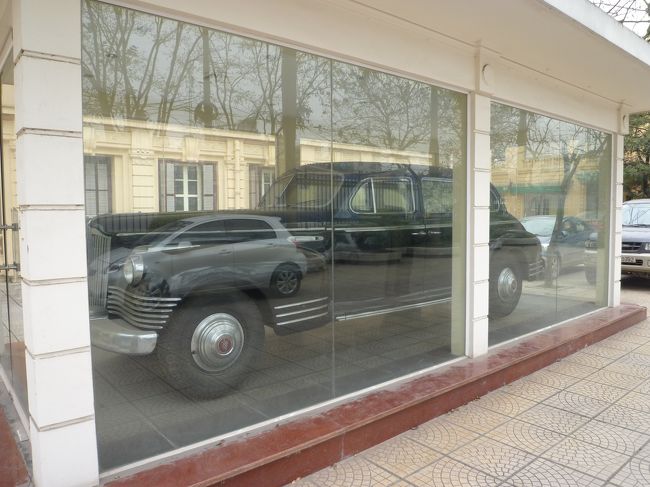 革命博物館の庭にあったリムジン（ホーチミンさんが乗ったのかな？）