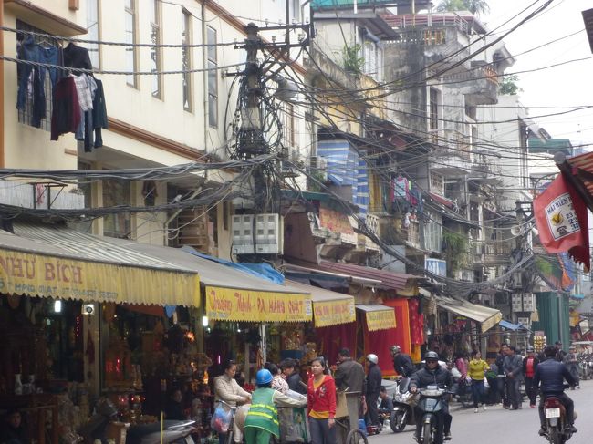 大好きなぐちゃぐちゃ電線。<br />※電線Ｔシャツ買っちゃいました。