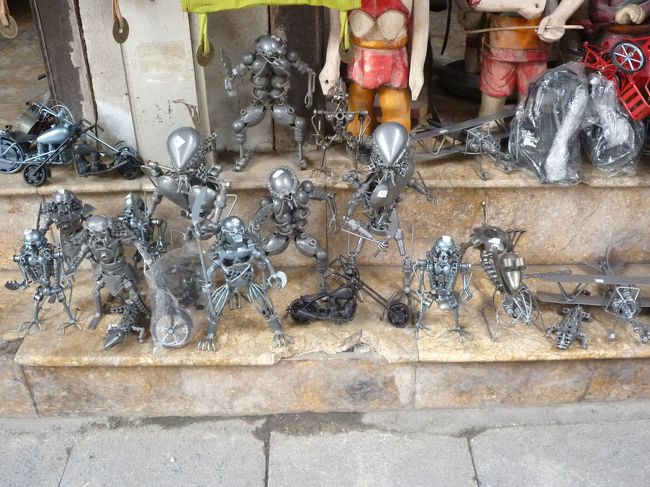 ネジなどを使って作ったエイリアンの置物。結構高かった記憶あり。