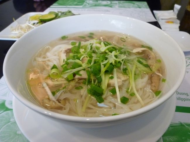 奥さんは鶏肉入りフォー