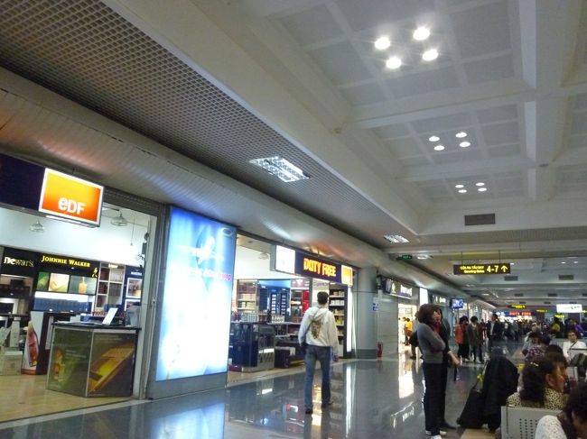 街中で買ったお土産（雑貨物）はほぼ揃っていました。<br />免税品は定番のタバコ・酒は充実していますがその他は・・・・・・