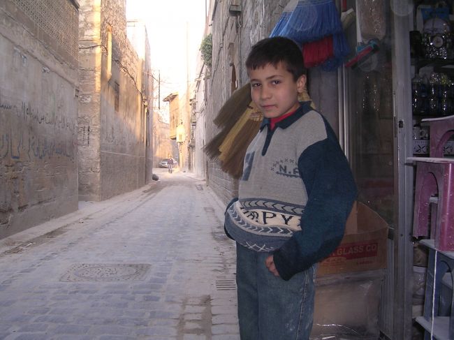 少年（アレッポの街角で）