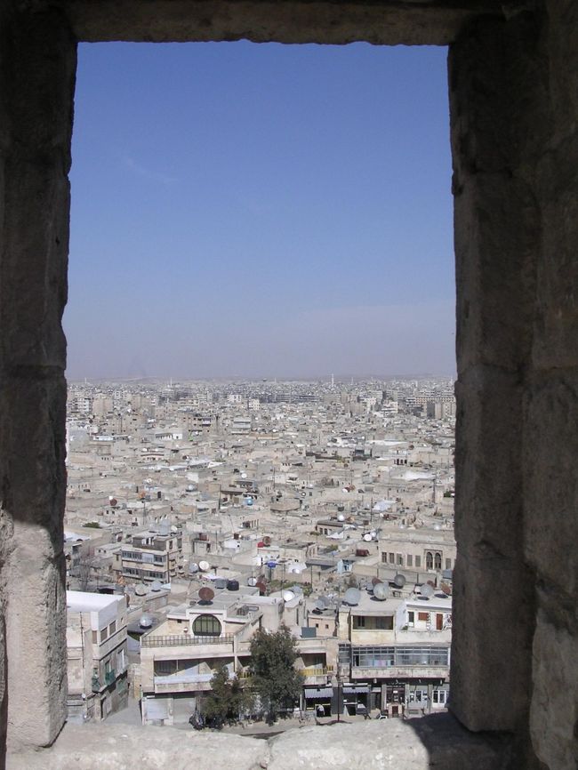 アレッポ城から望む白い街並み