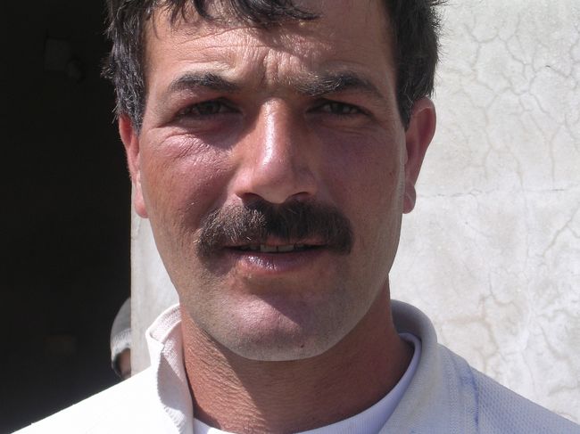 こちらのおとうさんにも、チャイをご馳走していただいた（クラック・ドゥ・シュパリエへの道）