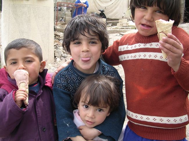 城の近くで出会った子どもたち