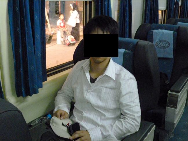 急行列車はエアコン付きで快適です。<br />行きの列車は新型だそうで、比較的綺麗でした。