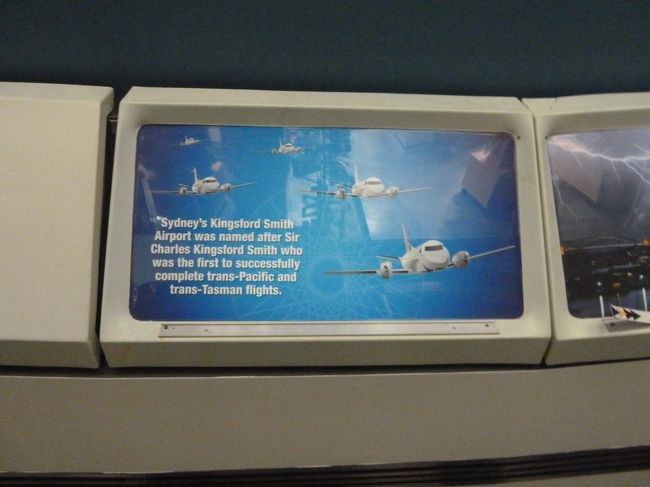 シドニー・タワーではあまりこれという写真もないので、展望デッキで撮った写真を掲載します。<br /><br />展望デッキにはお土産屋さんがありました（どこでもありますよね・・・）。5歳の息子は与えられたお小遣いの範囲内で、そこで買い物をしていました。ちゃんと残金を計算しながら買い物をしていて、良い勉強になったようです。