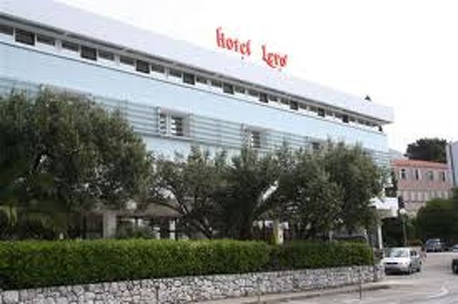 Leroというホテルに泊まりました。<br />いいところです。詳しくは他の方の口コミを参考にしてください。<br /><br />旧市街地（メインの観光エリア）の広さはとても狭く、<br />中での移動は徒歩のみです。<br /><br />旧市街地の周りのエリアは、ホテル、お店、レストランが沢山あって、<br />バスがたくさん走っています。<br />時間通りに来てくれませんが、本数はまずまずです。<br />坂道だらけで、地図上ではすぐそこの場所でも結構しんどいです。<br />バスに乗るのも慣れないと大変ですが、うまく使えたら良いと思います。<br /><br /><br />