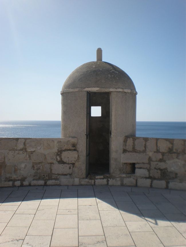 城壁には所々に見張り台があります。<br />大きい見張り台は要塞って名前がついています。<br />出入り自由で、入ってみると結構楽しいです。