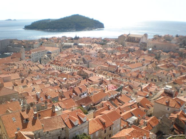 統一感のある街並みなのに、<br />角度によって違って見えて、そのたびに綺麗で感動します。<br />ゆっくり見てまわると良いと思います。