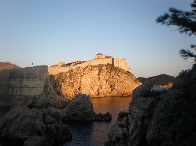 夕日に照らされた要塞