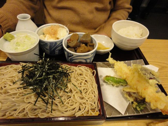 旦那が頼んだそばのセット＋↓↓↓の焼鳥が付きます。