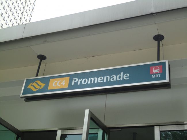 地下鉄の駅に到着！<br />１７年前も地下鉄乗ったのを思い出した。