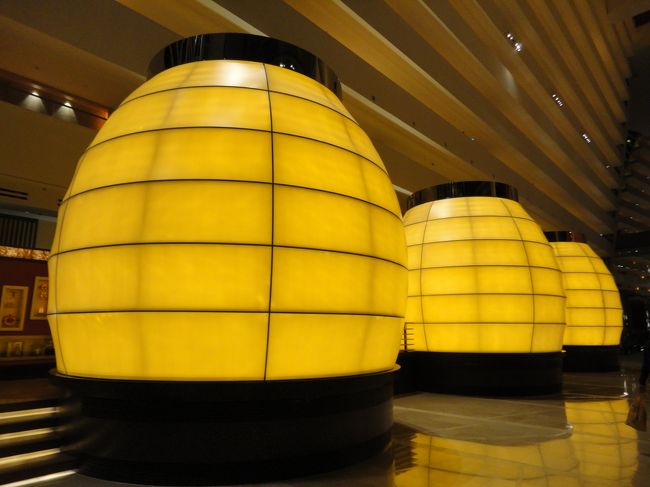 やっとホテルにたどり着いた。<br />今日１日、本当によく歩いて疲れたわぁ〜。<br /><br />こちらは、レストランの個室らしい