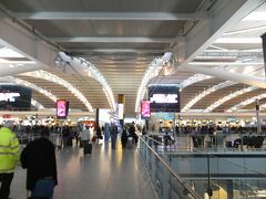 ターミナル５に到着しました。ブリティッシュ・エアウェイズ専用の新しいターミナルです。