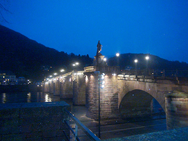 ネッカー川にかかるカール・デオドール橋