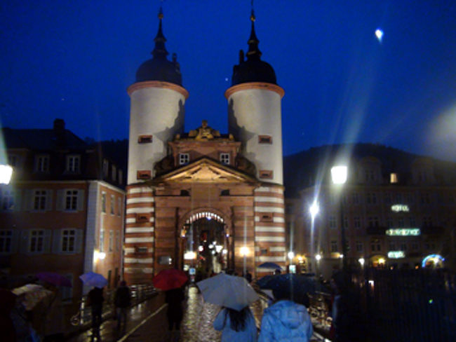 ネッカー川にかかるカール・デオドール橋