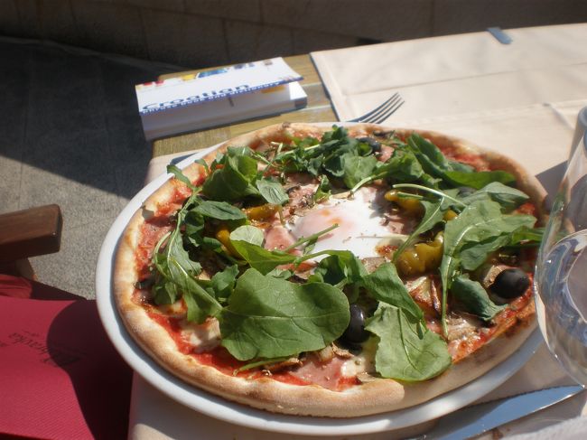 友達が食べてたピザです。<br />とっても大きかったです。