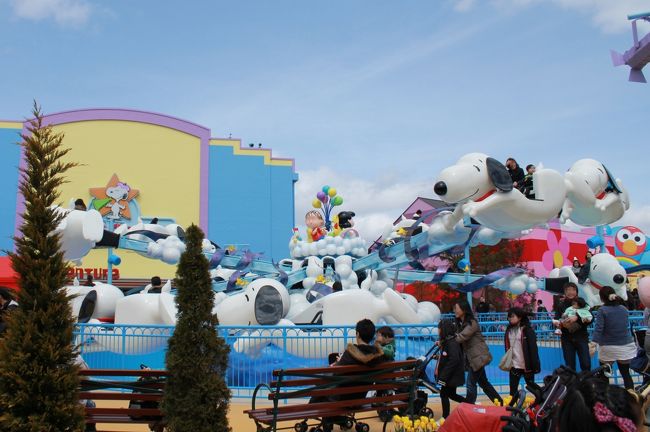 新しくなったところも。。。<br /><br /><br />≪　ワクワクしちゃいますね〜♪　≫<br /><br />写真は“スヌーピー・スタジオ”の<br />「フライング・スヌーピー」