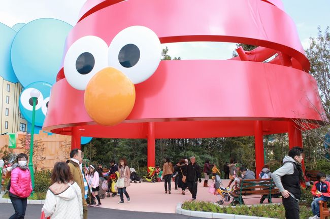 <br />“セサミストリート・ファン・ワールド”<br /> <br /><br />この日の様にお天気のいい日は、<br />外でいただいちゃいましょう〜♪<br />（屋根もついているので安心して休憩出来ます）