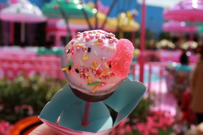 <br /><br />kuritchiは、<br /><br />ハローキティ・スティック・カップケーキ<br />（ストロベリー）♪<br /><br />とっても甘い〜♪