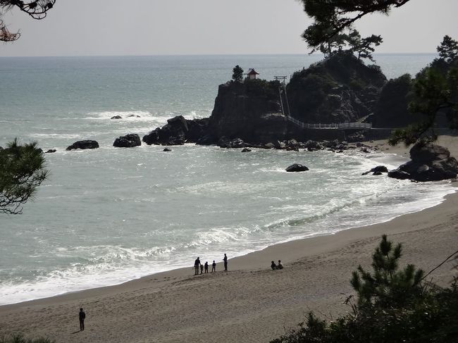 【桂浜】<br /><br />浜辺へ降りてみましょう