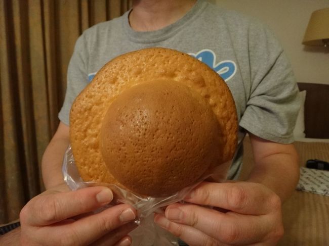 駅前のパン屋さんで購入<br /><br />ぼうしパン<br /><br />カツオたたきと餃子で<br />翌日はニンニク臭が・・・