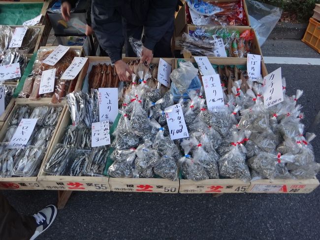 須崎産のカエリ購入〜<br />カエリとはカタクチイワシの稚魚<br />ちりめんより大きめで、買ったのは<br />カチカチではなくて、そのままでも<br />十分おいしかった。<br />地元ではお酢を少しかけたりして食べるって・・・<br />