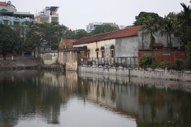 向かい側にあるお寺にも行ってみましょう。