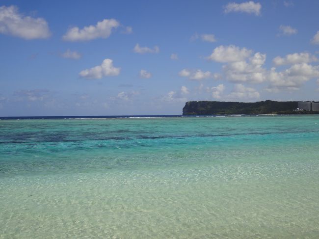 午後はショッピング。<br />パパの服やらおみやげやらで<br />シャトルバス→GPO→Kマート→徒歩でホテル<br /><br />結局シャトルは毎回チケットを買って乗ってました。<br />5日間で20$ですが、私たちは<br />初日は徒歩でKマートへ、帰りは荷物が多かったのでタクシー<br />2日目は無料タクシーでDFSまで<br />DFSからシャトルでマイクロネシアモールまで（3$）<br />マイクロネシアモールからGPOまで（3$）<br />GPOからは終バスが終わってしまったのでタクシーでホテルへ<br />3日目はシャトルでGPOへ（3$）<br />GPOからKマートへ（3$）<br />Kマートからは徒歩で帰ってきました。<br /><br />結局1人12$だったので、こちらのほうがお得でした。<br />まったくタクシーを利用しなければチケットを買った方がいいのかな？