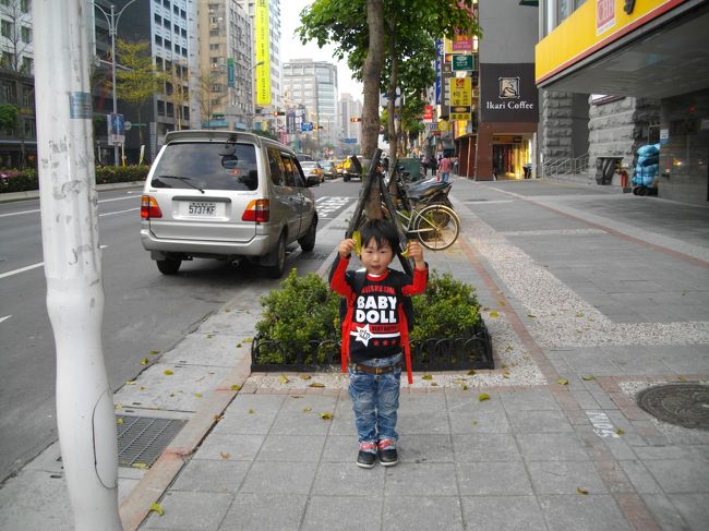 地下鉄行天宮駅に向かう途中<br /><br />でも、タクシーに切り替え林森北路にある梅子へ