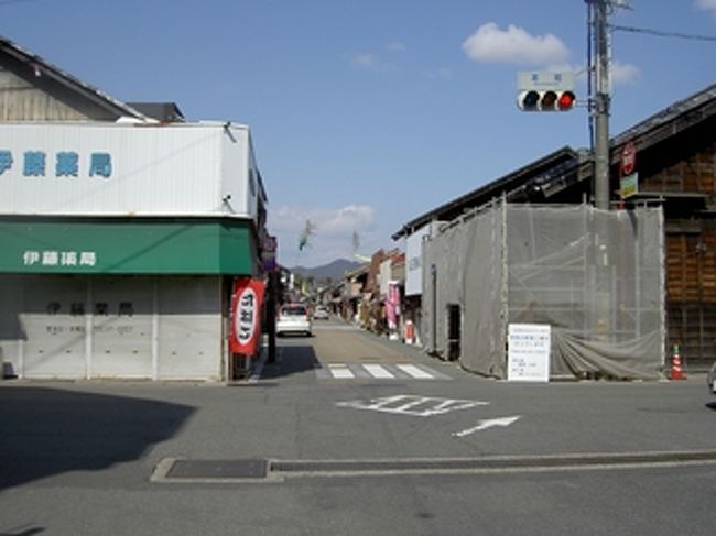 10分くらい歩くと、狭い路地がありました。ここを進むと