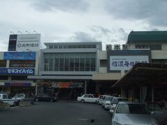 松本駅に戻ってきて電車待ち。
松本といえばサッカー観戦で２回ほど来たことがありますが、２回とも負けた思い出しかないような。