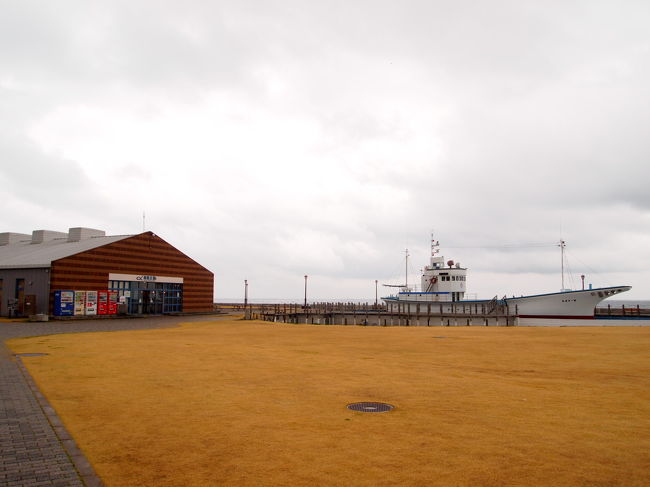 その前に「道の駅ちくら　潮風王国」にも行ってみました。<br />もう夕方だったので、人もまばら。<br /><br />目の前は海。<br />広場もあるし、ここも子連れポイント。