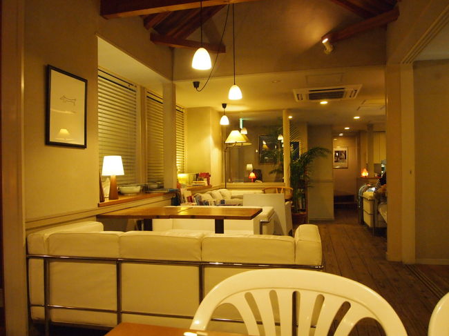 朝夕食付きで予約すると、1FのCafeでの<br />食事になります。<br />Cafeも良いカンジ♪<br />