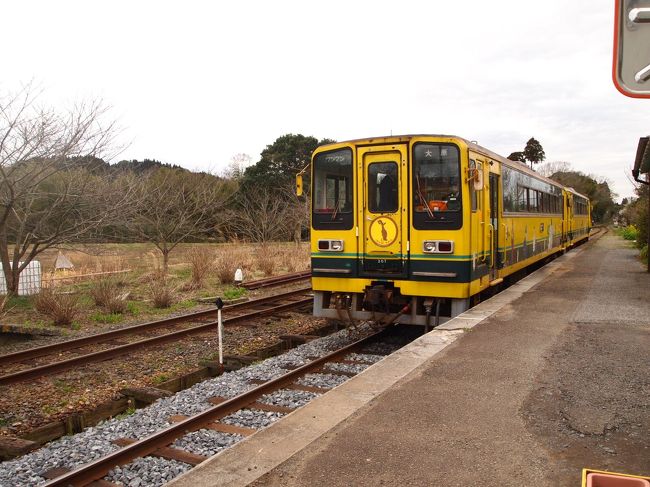 ･･･と思ったら、反対側からも列車が。<br /><br />いすみ鉄道は殆どが単線なので、国吉駅と大多喜駅で<br />電車が入れ替わります