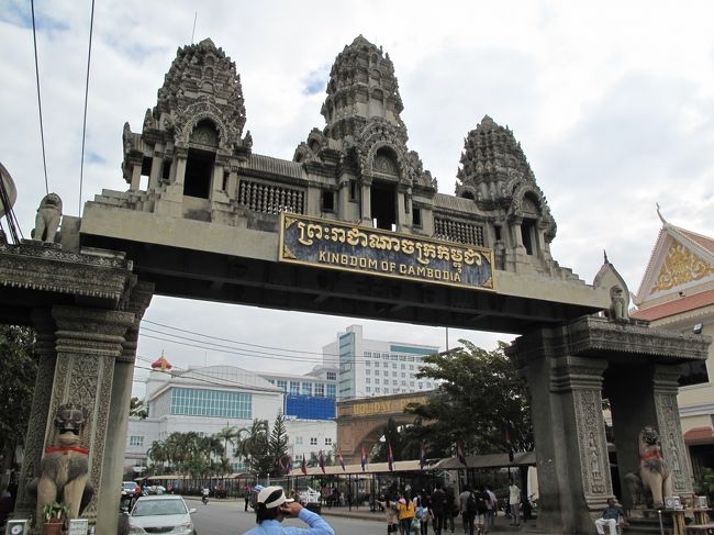 ポイペト国境を通過。<br />カジノがたくさんある。<br />