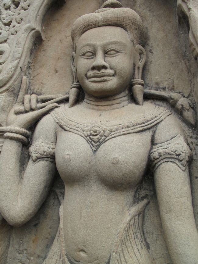 おっぱい丸出しのデバダーがたくさん。<br />でも、正直この顔は好みで無いです。