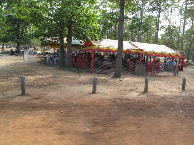 移動中。<br />これは結婚式の会場だそうです。<br />