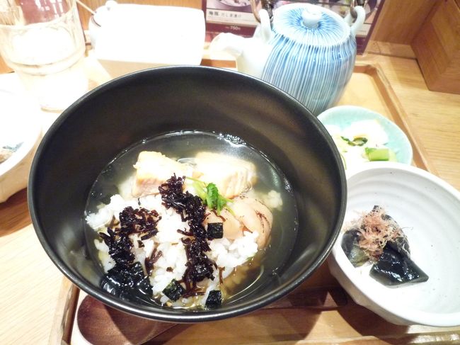 まずは、成田で腹ごしらえ。<br /><br />よく成田空港を利用される方ならご存知かと思いますが、「えん」のお茶漬けを今回も食べました。<br />旅行の前後には、よくここで日本食の旨さをシミジミ感じています！！<br /><br />今回も美味しかった！！