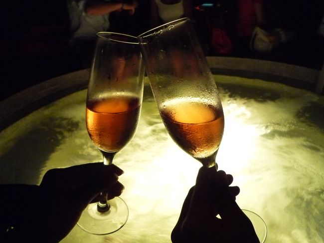 ジャグジーに浸かりながら、初moet et chandon!!!<br />当時若干20歳にして、人生最高にリッチなお酒を楽しんでしまいました。<br /><br />初日から本当にラグジュアリーな思いをさせて頂ました。<br />ありがとうございます。