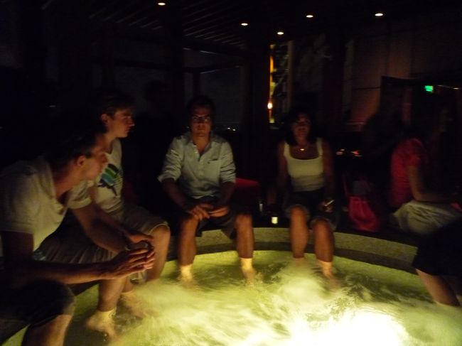 バーのお客さんはほとんど外国人！！<br />上海の庶民の方にとっては無縁の場所のようです…。