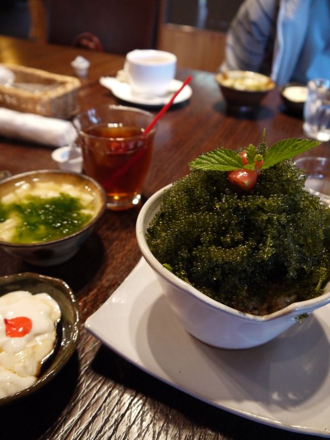 【3日目】<br /><br />11:00　万座毛<br />12:00　古宇利島<br />13:00　FUU　CAFE　でﾗﾝﾁ<br />　　　 所在地：沖縄県国頭郡本部町瀬底557<br />　　　 営　業：11時からサンセット<br />　　　 電　話：0980-47-4885<br />　　　 メール：fuu_cafe@ybb.ne.jp<br />　　　 定休日：木曜日<br />       駐車場：20台<br />15:00  瀬底ﾋﾞｰﾁ<br />16:00　沖縄美ゅら海水族館<br />21:00　ﾎﾃﾙ着<br />21:30　部屋で夕食