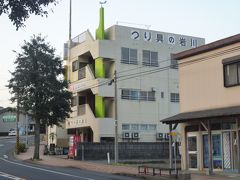 今日の宿「素泊り民宿いわかわ」へ
釣具店さんが、民宿もやっているのですね
場所は、宮之浦のバス停のすぐそばです