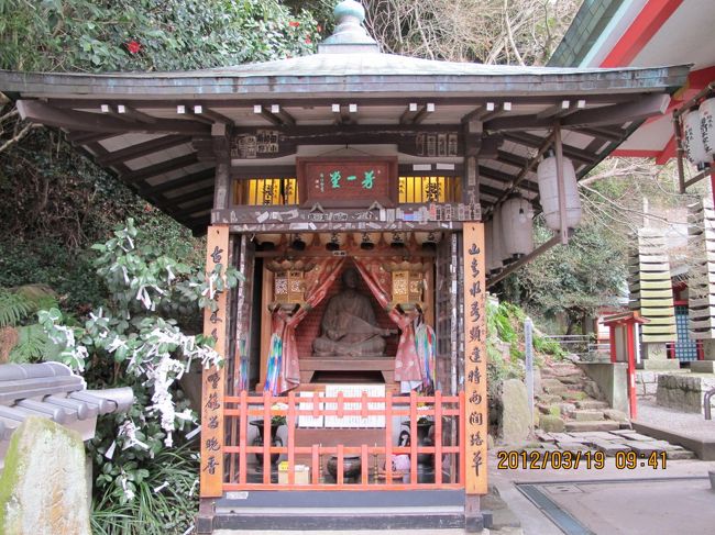 みみなし芳一も祀られています。