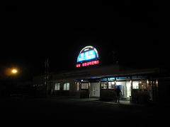 今は立派な駅になりましたが、当時はこんな感じの小さな駅だったのでした。