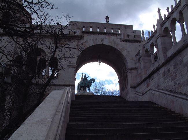 同上、漁夫の砦に上がるところ